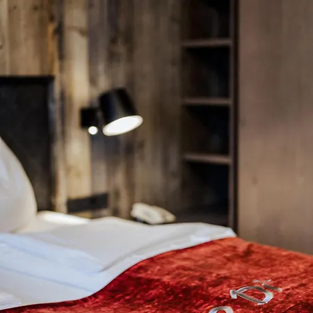 Alpenrose Hotel 4*
